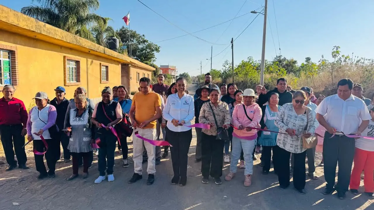 Ariadna Ayala entrega rehabilitación de 38 mil metros cuadrados de caminos saca cosechas en Atlixco