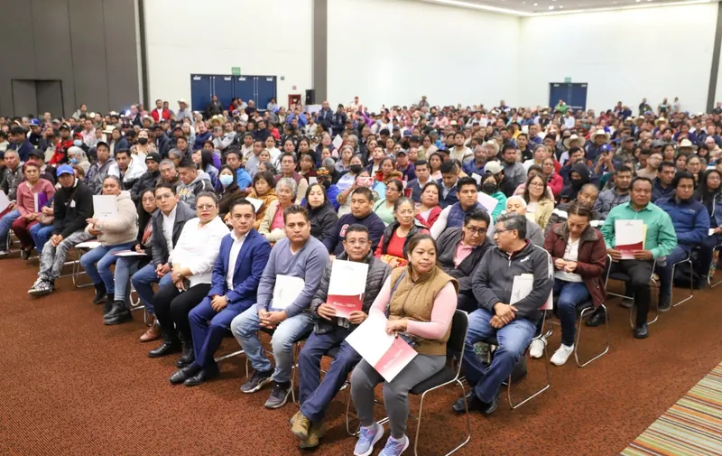 Sergio Salomón Céspedes hace entrega de más de mil 500 títulos de propiedad; garantiza certeza jurídica