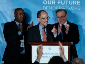 Demócratas eligen a Tom Perez como nuevo líder