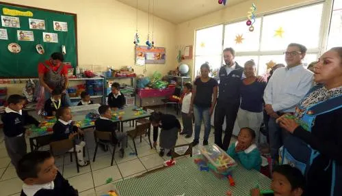 Luis Banck y Gerardo Islas entregaron baños rehabilitados en el Jardín de Niños Viveros del Valle