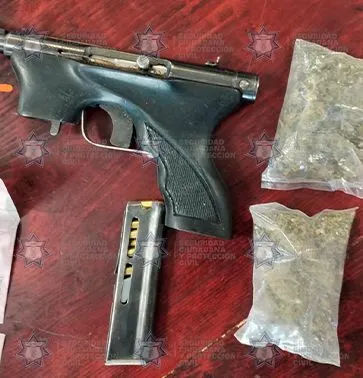 Detienen a hombre armado en Cuautlancingo tras persecución