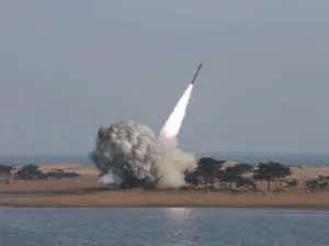 Corea del Norte lanza al mar un misil antiaéreo