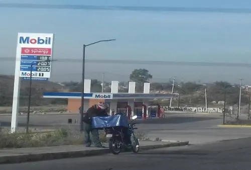 Asaltan gasolinera Mobil en el Periférico Ecológico