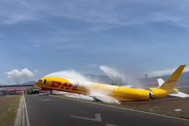Avión de DHL se parte en pista durante aterrizaje