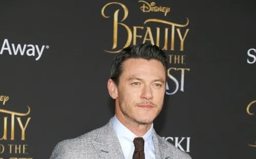 Disney prepara serie de ‘La Bella y la Bestia’ con Luke Evans