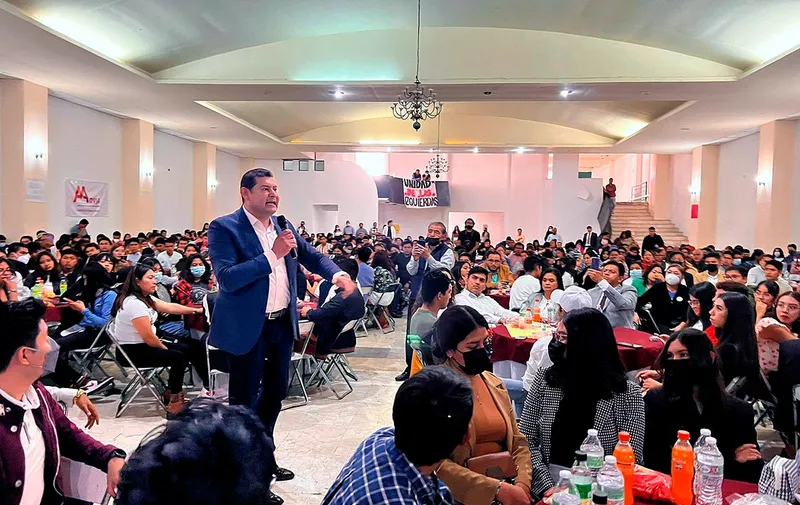 alejandro-armenta-reunion-con-jovenes
