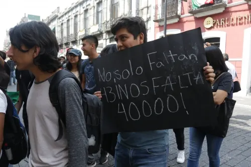 Estudiantes BUAP piden esclarecer desaparición de normalistas de Ayotzinapa