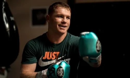 Canelo paga terapias de una niña para que pueda caminar: “eres mi ángel de la guarda”