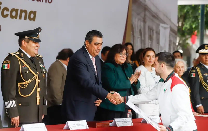 sergio-salomon-cespedes-ceremonia-desfile-revolucion
