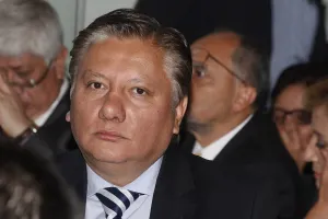 Se ampara Fernando Morales contra la expulsión
