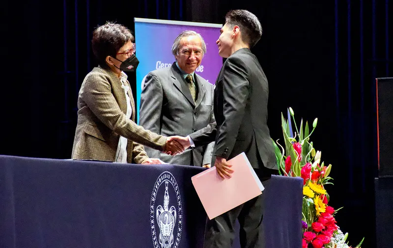 buap-graduacion-preparatoria-regional-simon-bolivar