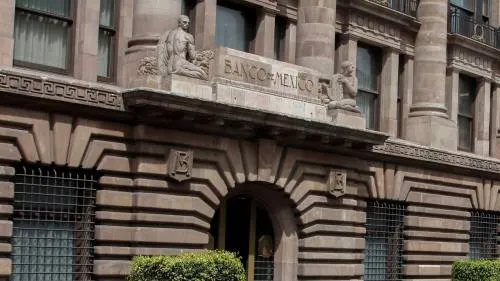 Banxico mantiene tasa y da previsión pesimista para la economía mexicana
