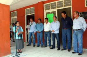 Construye gobierno estufas ahorradoras de leña en comunidades serranas