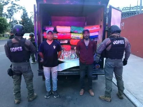 Detienen en Cholula a dos hombres que transportaban pirotecnia sin los permisos correspondientes
