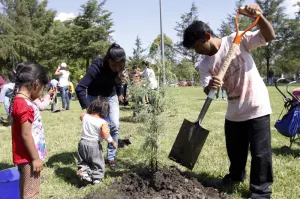 Con siembra de 1,720 árboles, conmemoran Día Mundial del Medio Ambiente