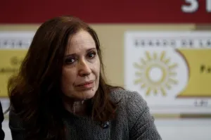 Renuncia María Rojo al PRD; no se va a Morena