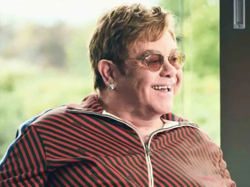 Elton John insulta a empleados de seguridad; mira por qué