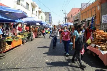Trabajadores informales poblanos tienen sueldos 50 por ciento más bajos