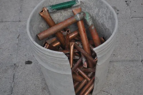 Hasta los cables y tubos, se roban en Puebla