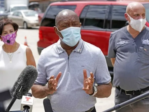 Texas registra 10 mil contagios diarios de coronavirus