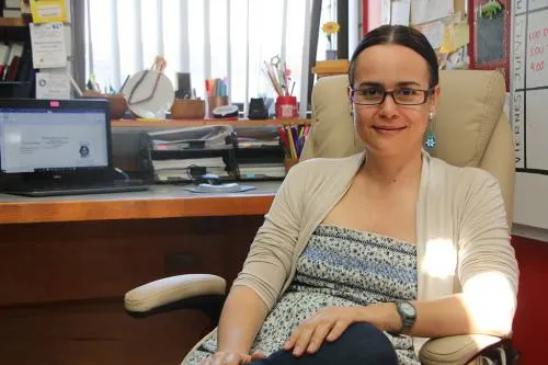 Crea académica de la Ibero Puebla libros para incentivar vocaciones científicas en niñas