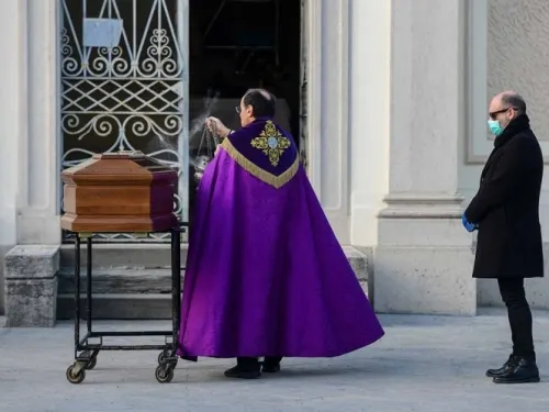 Más de 15 sacerdotes han muerto por Covid-19 en Italia