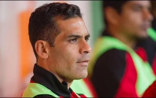 Rafa Márquez sólo puede jugar en México y cobrar en pesos