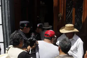 Congreso recibe pliego de inconformes que piden regreso del Registro Civil a juntas