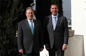 RMV se reúne en Casa Puebla con embajador de EEUU en México