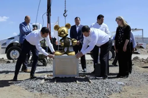 ¿Ponen la primera piedra de Disney Querétaro?