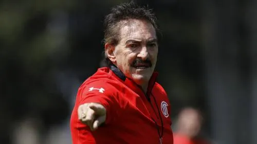Ricardo La Volpe dirige su primera práctica con Toluca