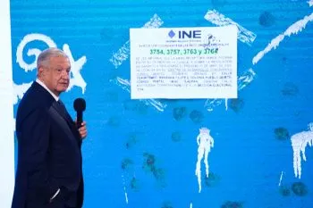 AMLO critica al INE por la poca difusión de la consulta de revocación
