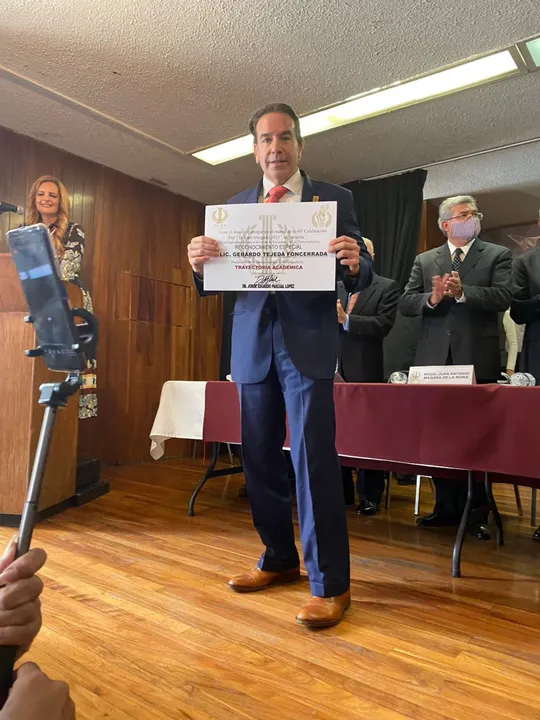 Otorga el INCDA premio nacional a docentes y directivos de la Escuela Libre  de Derecho de Puebla
