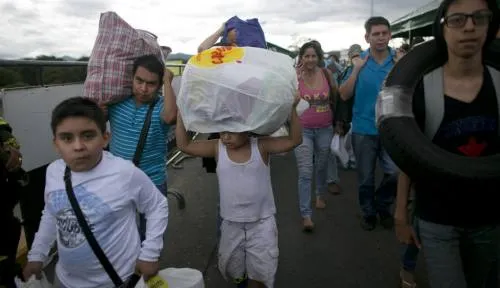 Crece el éxodo venezolano hacia Colombia y Brasil en busca de alimentos