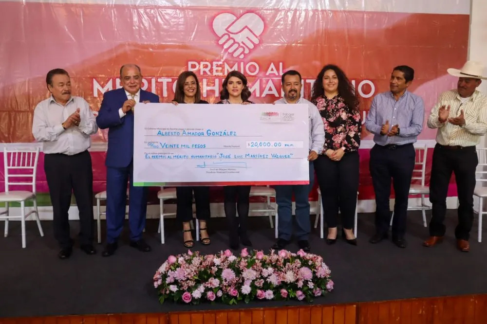 Entrega Comuna premio al Mérito Humanitario por labor altruista a dos orgullosos zacatecos