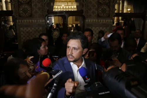 Bancada del PT analizará apoyar propuesta para retirar comisiones a Espinosa Torres