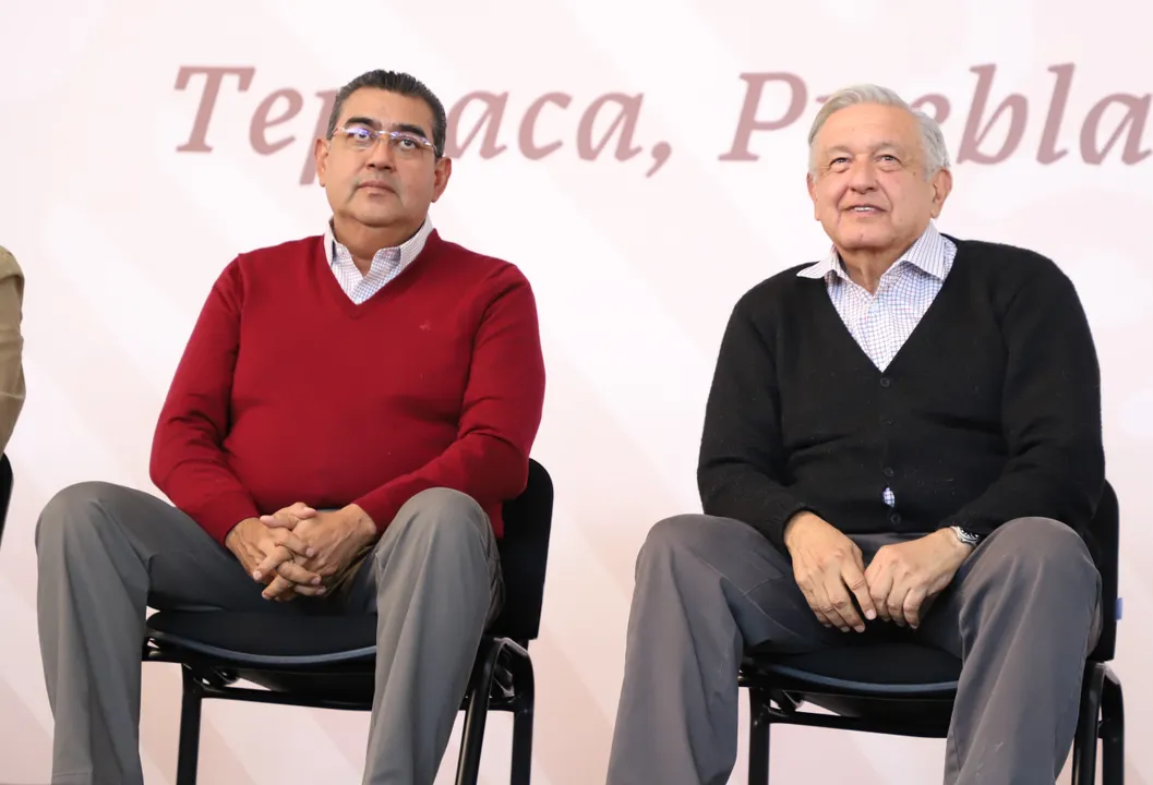 Gobernador de Puebla, Sergio Salomón Céspedes Peregrina y el presidente de la República Andrés Manuel López Obrador/ Foto: Especial
