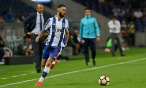 Borussia Dortmund quiere a Miguel Layún