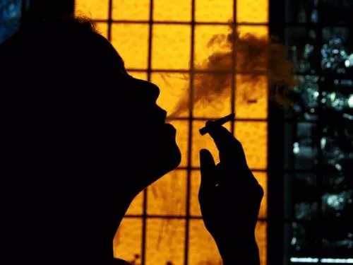 Jóvenes incrementan 6 veces consumo de tabaco a partir de los 18