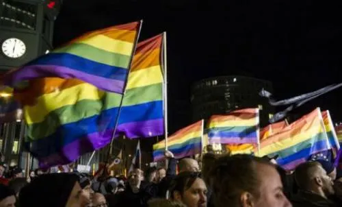 Homosexuales son torturados y asesinados en campos de concentración en Chechenia