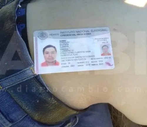 Encuentran a hombre muerto a un costado de la carretera La Venta-Acajete