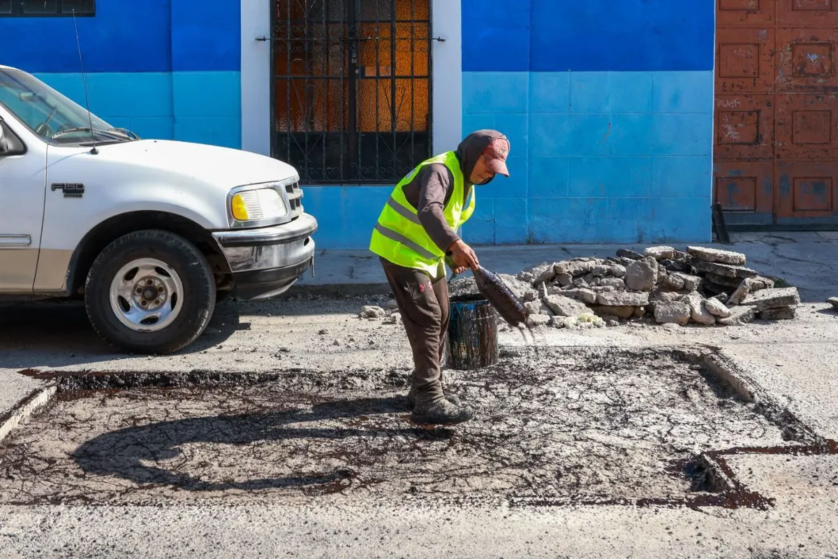 Avanza campaña Bacheando Puebla 2026 en el Barrio de Analco