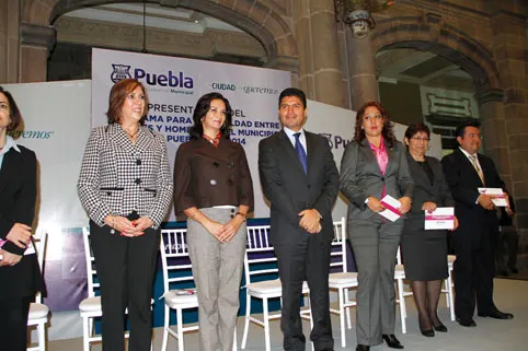 Eduardo Rivera presenta Programa para Igualdad entre Mujeres y Hombres