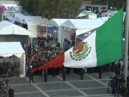 Inicia jornada electoral con ceremonia de izamiento de Bandera