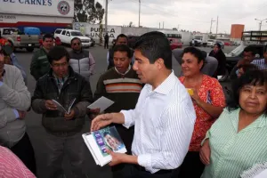 Eduardo Rivera difunde acciones en la Central de Abasto