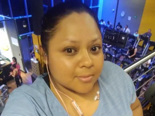 Hombre se burla de mujer por hacer ejercicio, así lo castigó el gimnasio