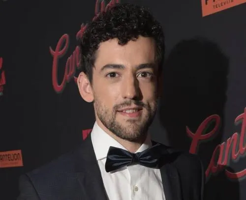 Luis Gerardo Méndez y otros famosos dan su apoyo a Karla Souza