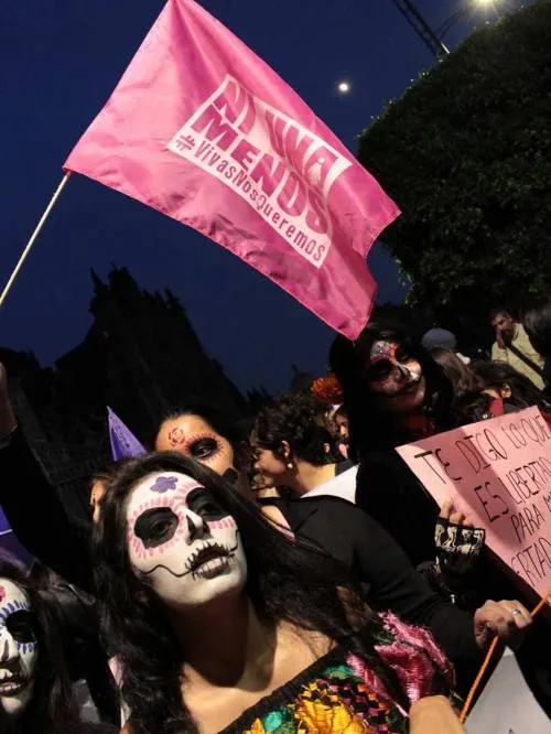 Catrinas exigen justicia y castigo a feminicidas en el país