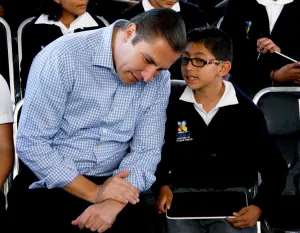 Entrega gobierno 3 mil tabletas del Programa de Inclusión y Alfabetización 2015
