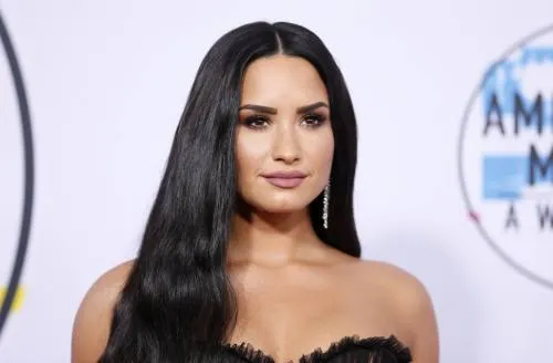 Demi Lovato se encuentra estable, informa representante